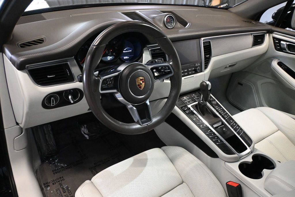 Used 2017 Porsche Macan GTS AWD/4WD image 10