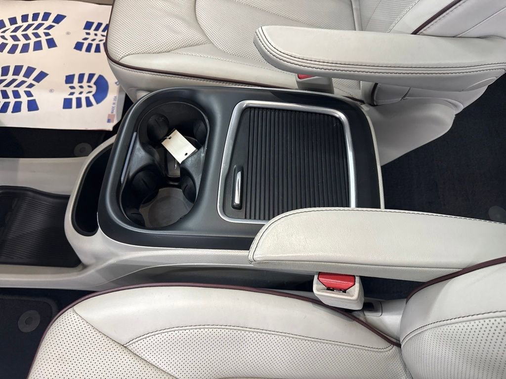 Used 2019 Chrysler Pacifica Limited image 27