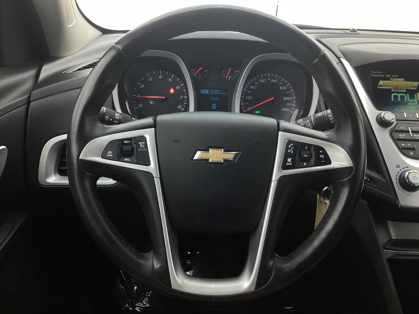 Used 2016 Chevrolet Equinox LTZ w/ Enhanced Convenience Package image 30