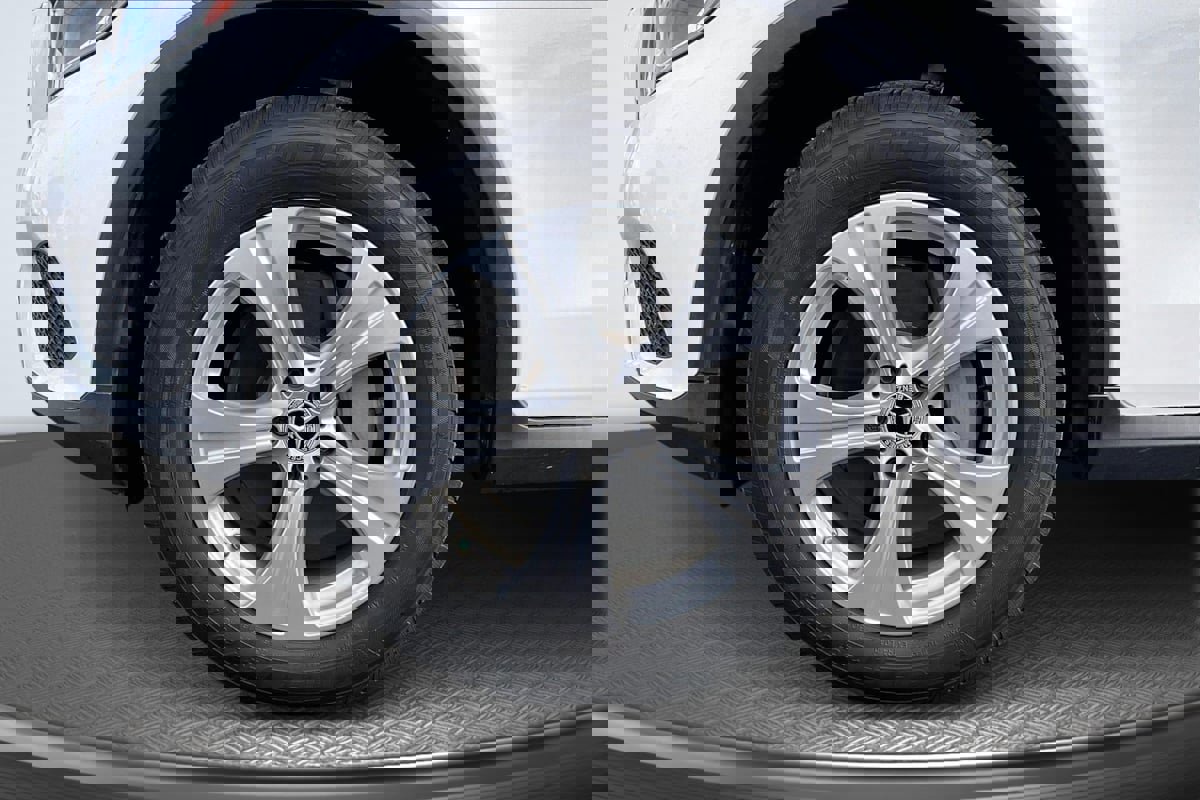 Used 2018 Mercedes-Benz GLC 300 SUV image 9