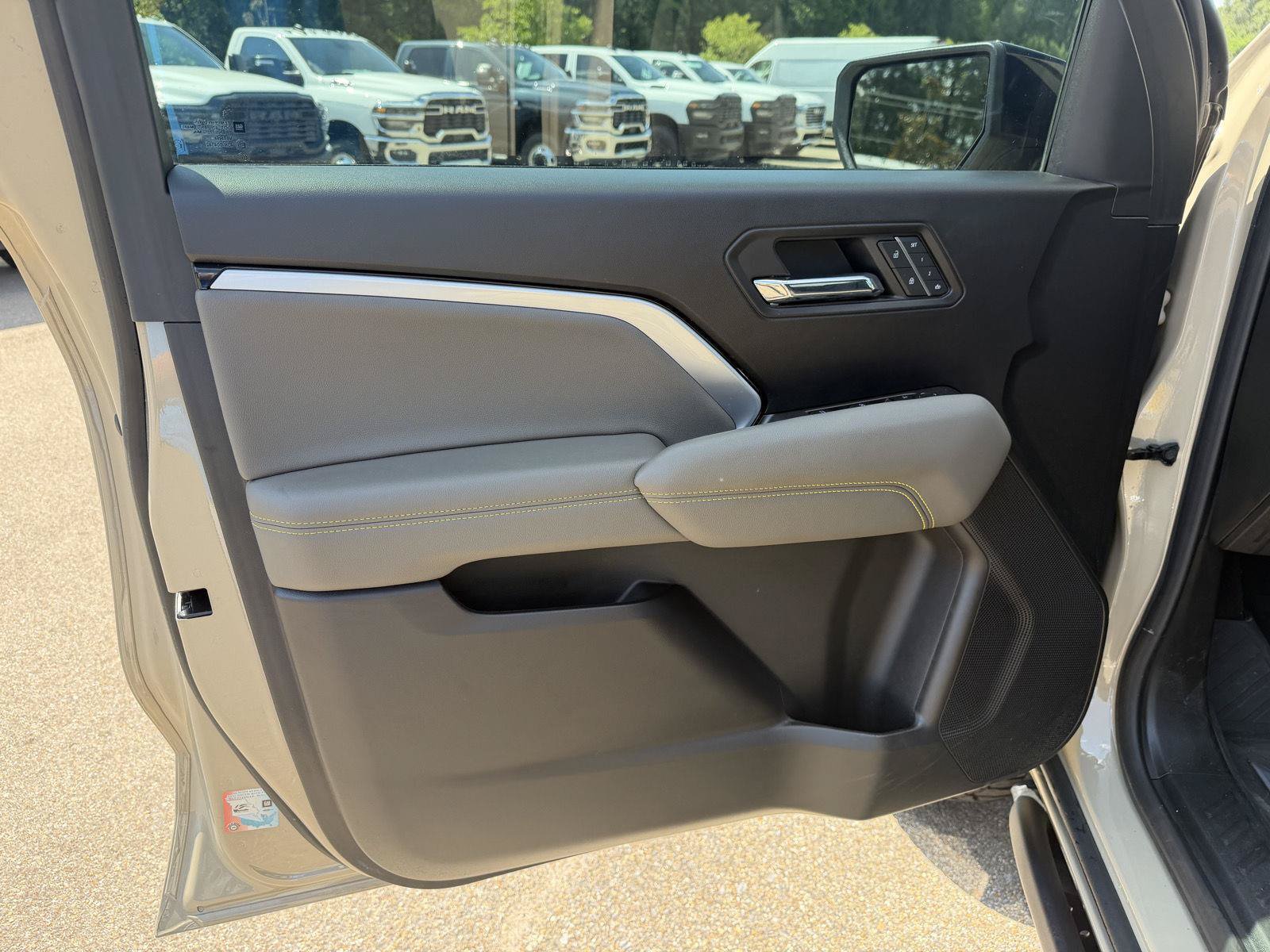 Used 2023 Chevrolet Colorado ZR2 w/ ZR2 Convenience Package III AWD/4WD image 15