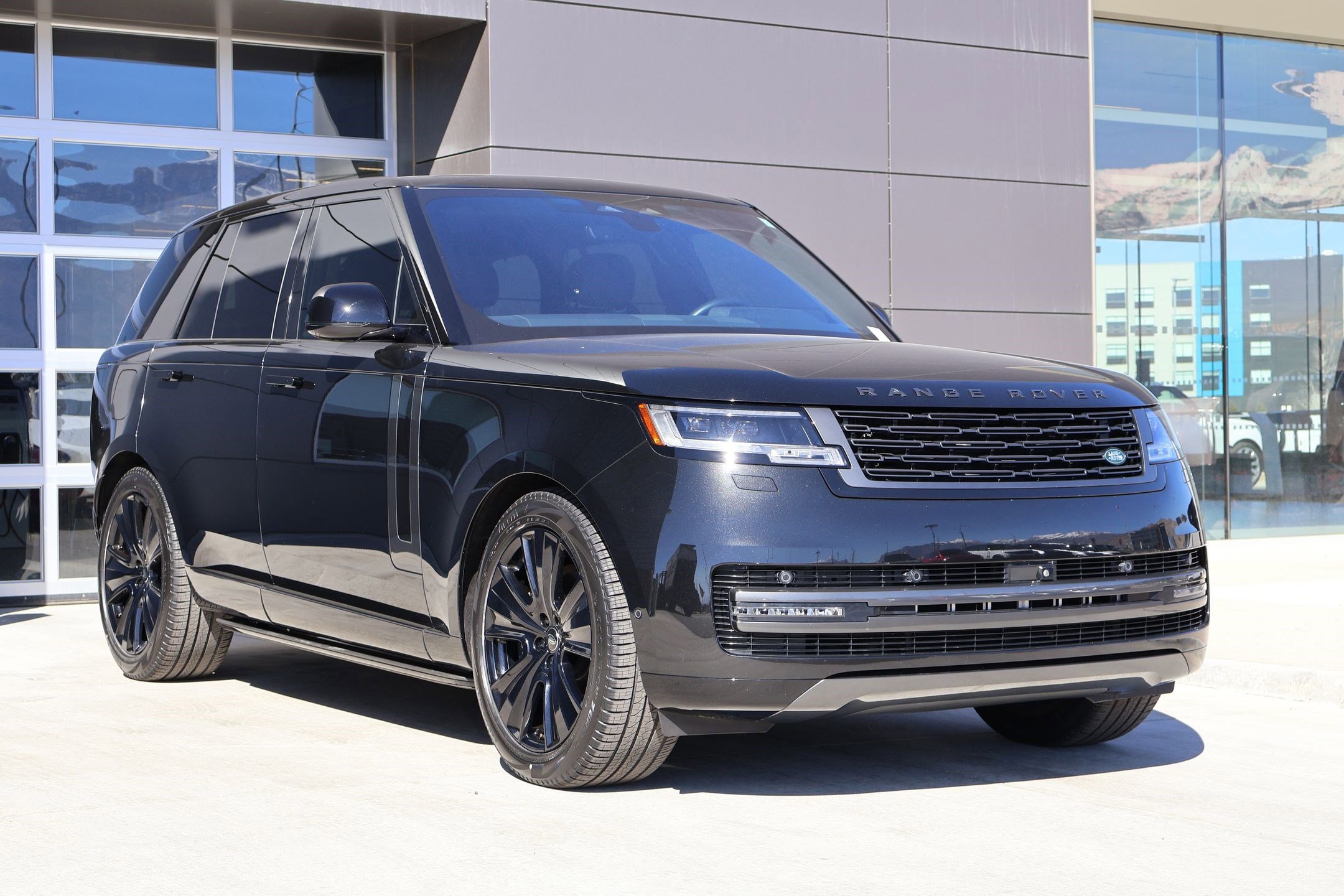 Certified 2023 Land Rover Range Rover SE image 3