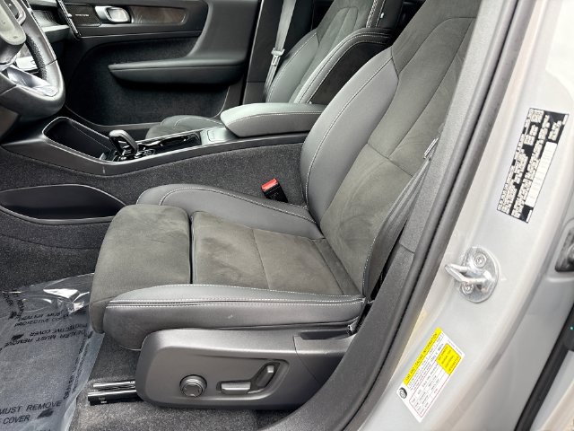 Certified 2023 Volvo C40 P8 Recharge Ultimate w/ Protection Package Premier AWD/4WD image 17