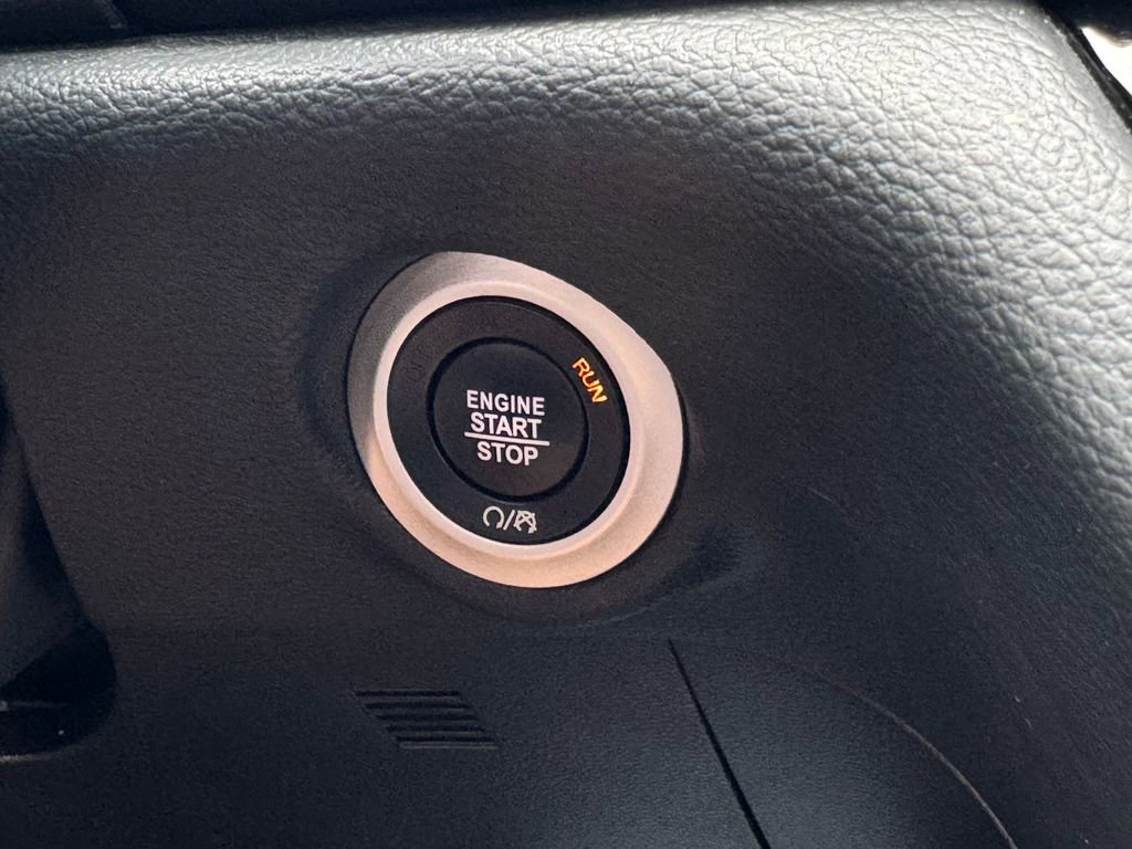 Used 2024 Chrysler Pacifica Pinnacle image 31