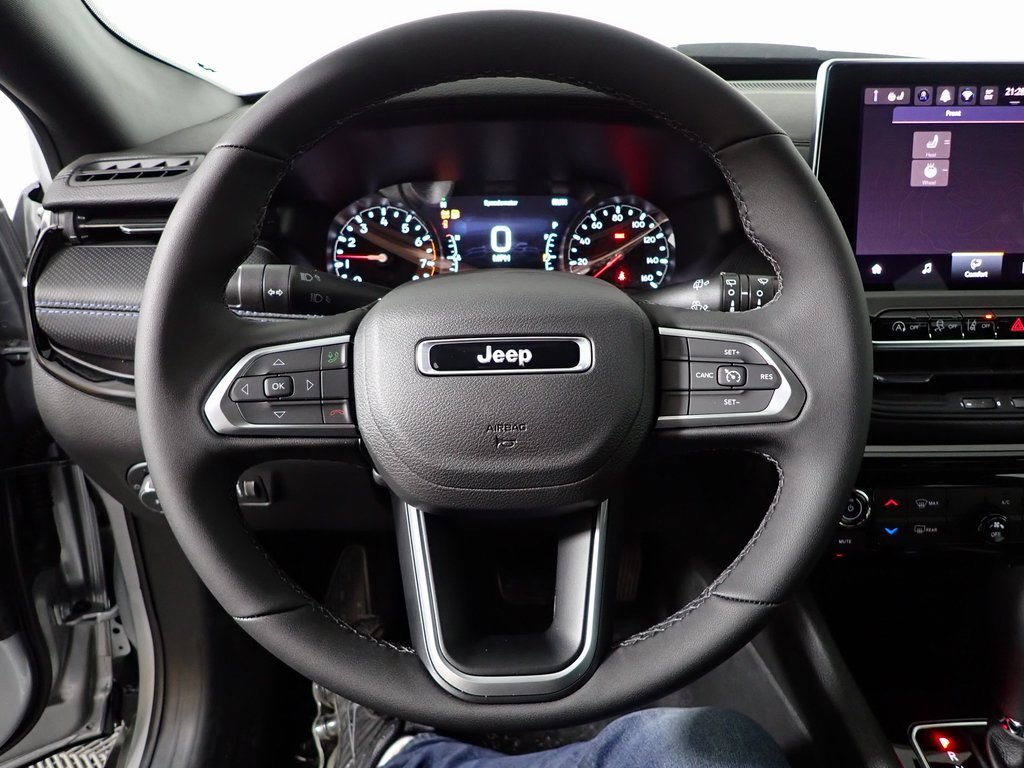 New 2026 Jeep Compass Latitude image 19