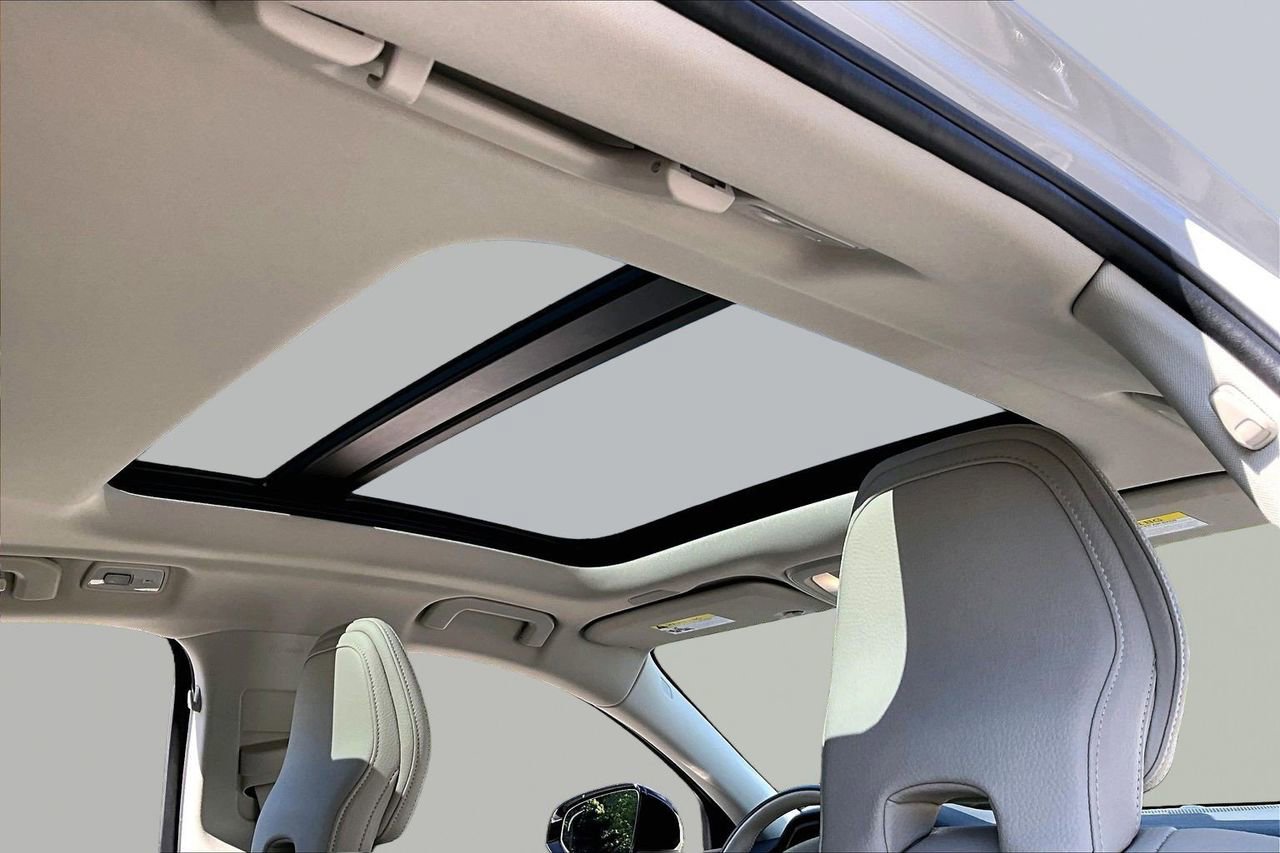 Used 2024 Volvo S60 B5 Plus w/ Climate Package image 16