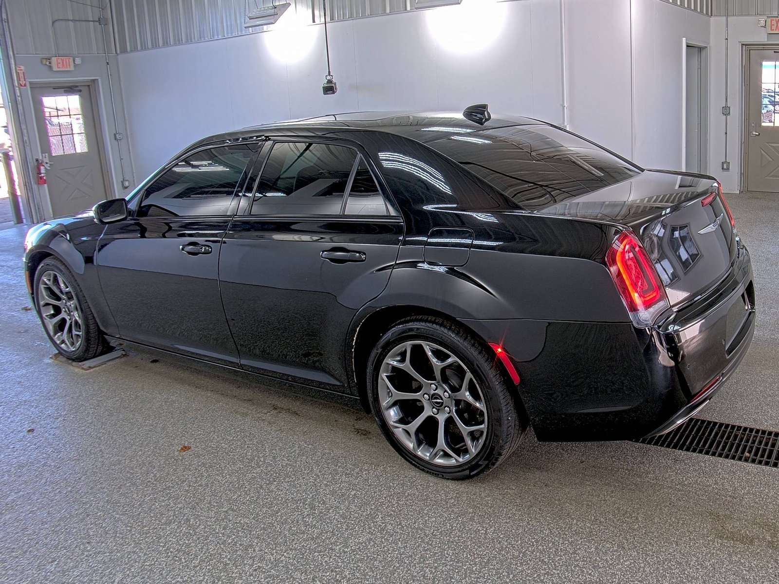 Used 2018 Chrysler 300 S w/ Safetytec Plus Group image 6