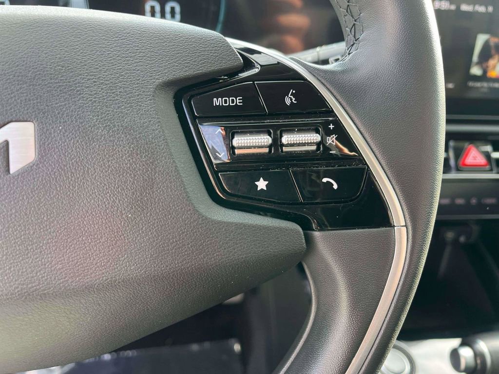 Used 2023 Kia Niro EX Touring image 19