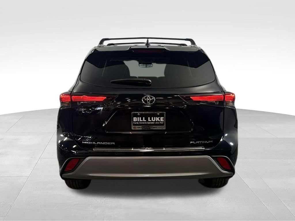 Used 2024 Toyota Highlander Platinum FWD image 5