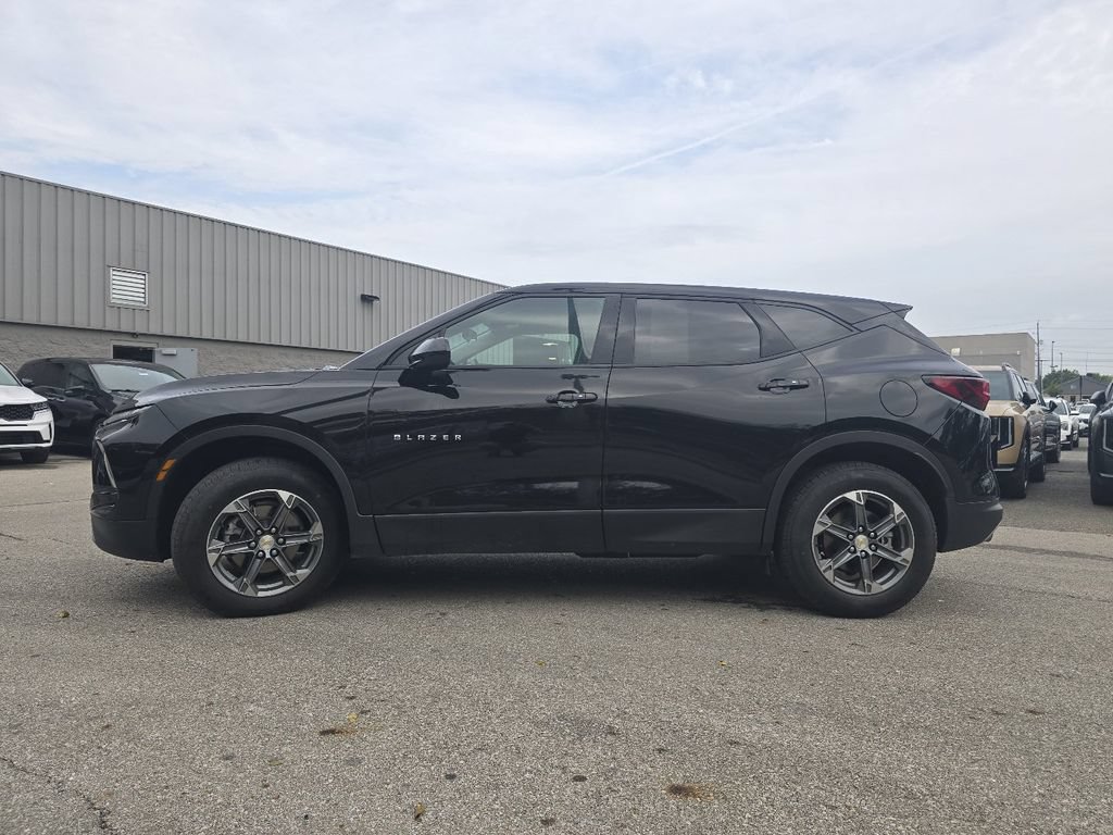 Used 2025 Chevrolet Blazer LT AWD/4WD image 12