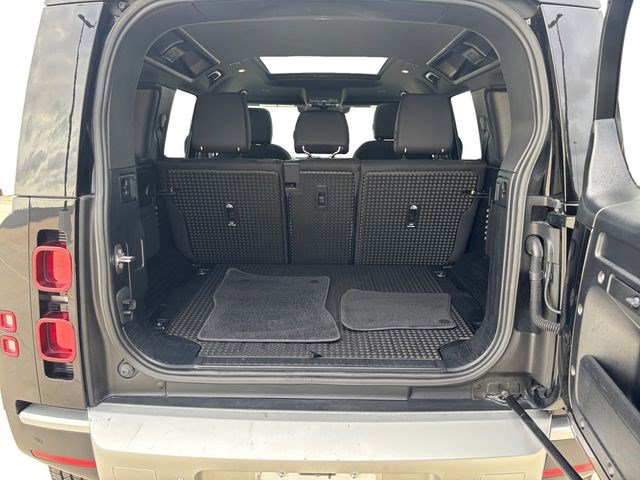 Used 2025 Land Rover Defender 110 S image 21