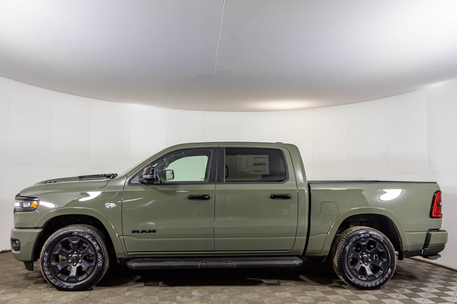 New 2026 RAM 1500 4x4 Crew Cab image 18