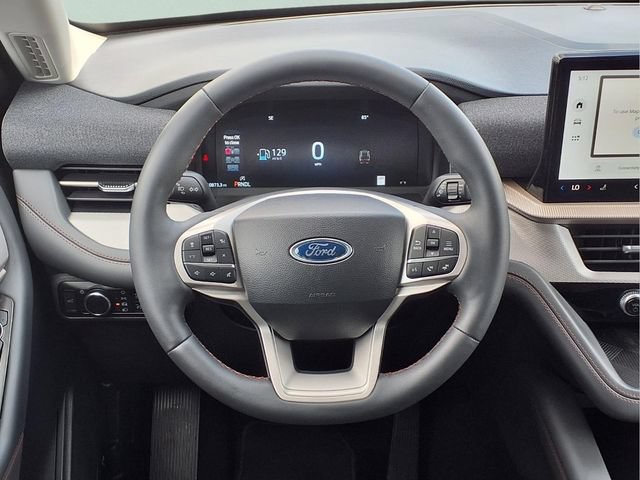 Used 2025 Ford Explorer Active AWD/4WD image 27