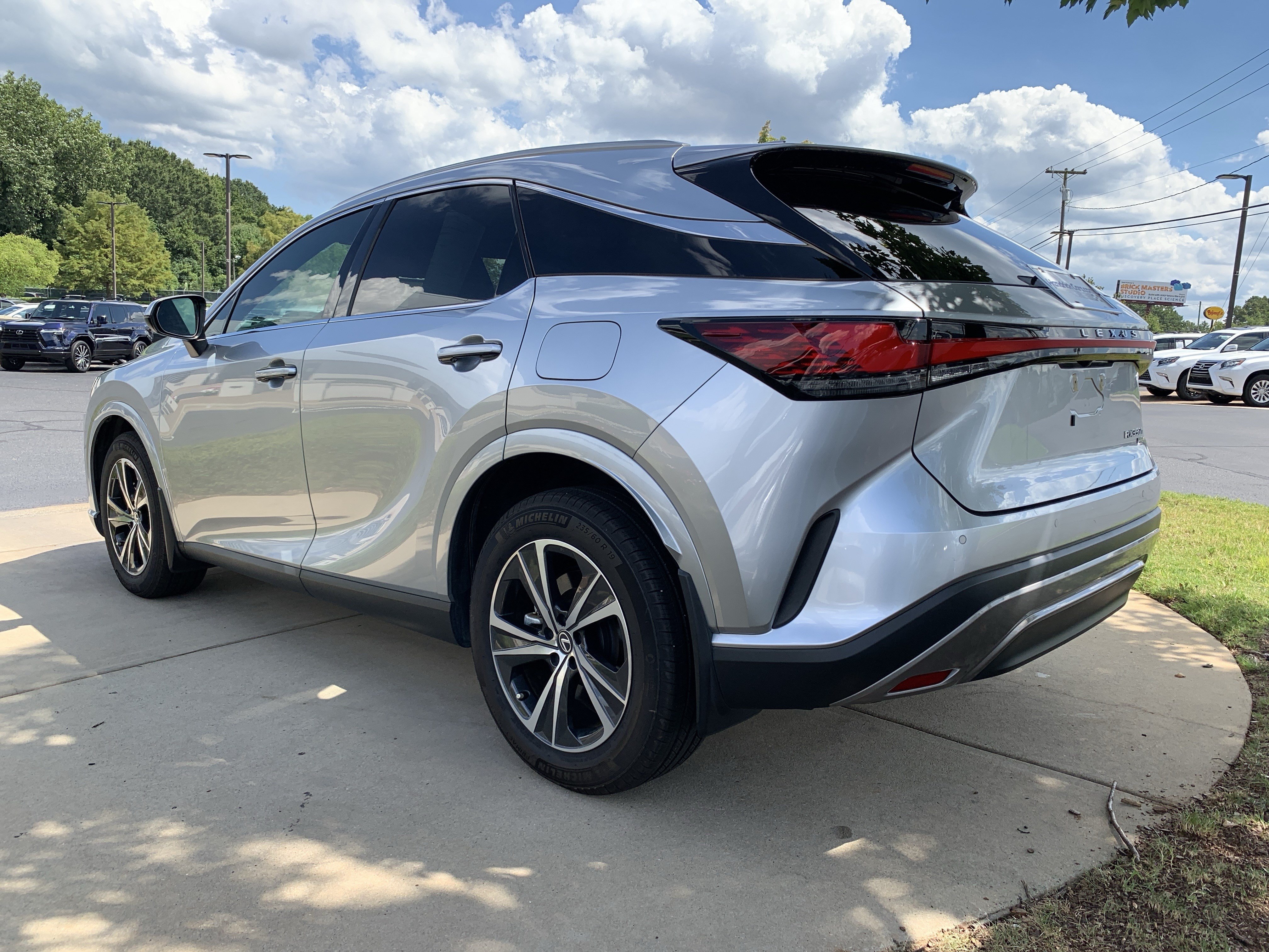Used 2024 Lexus RX 350h w/ Cold Area Package AWD/4WD image 8