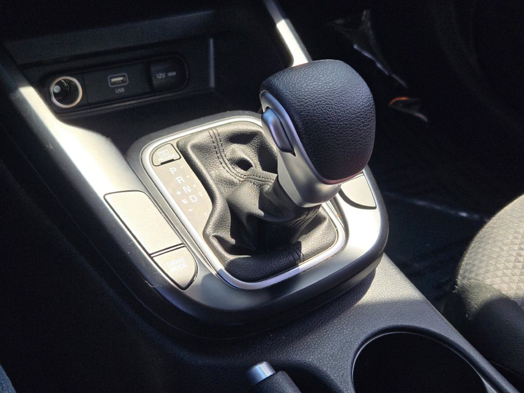 Used 2025 Kia Soul LX w/ LX Technology Package FWD image 27