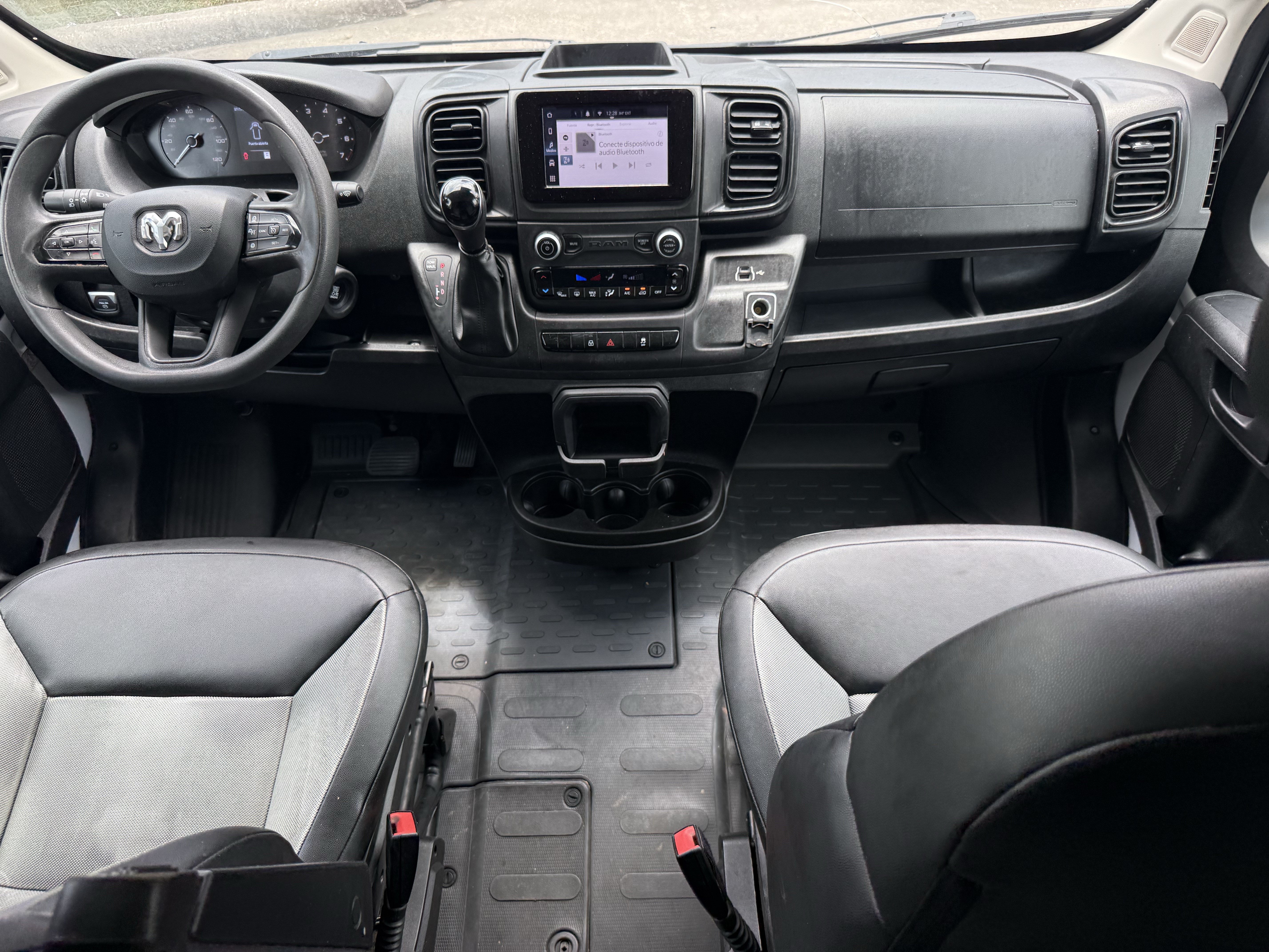Used 2024 RAM ProMaster 2500 w/ Convenience Group FWD image 12