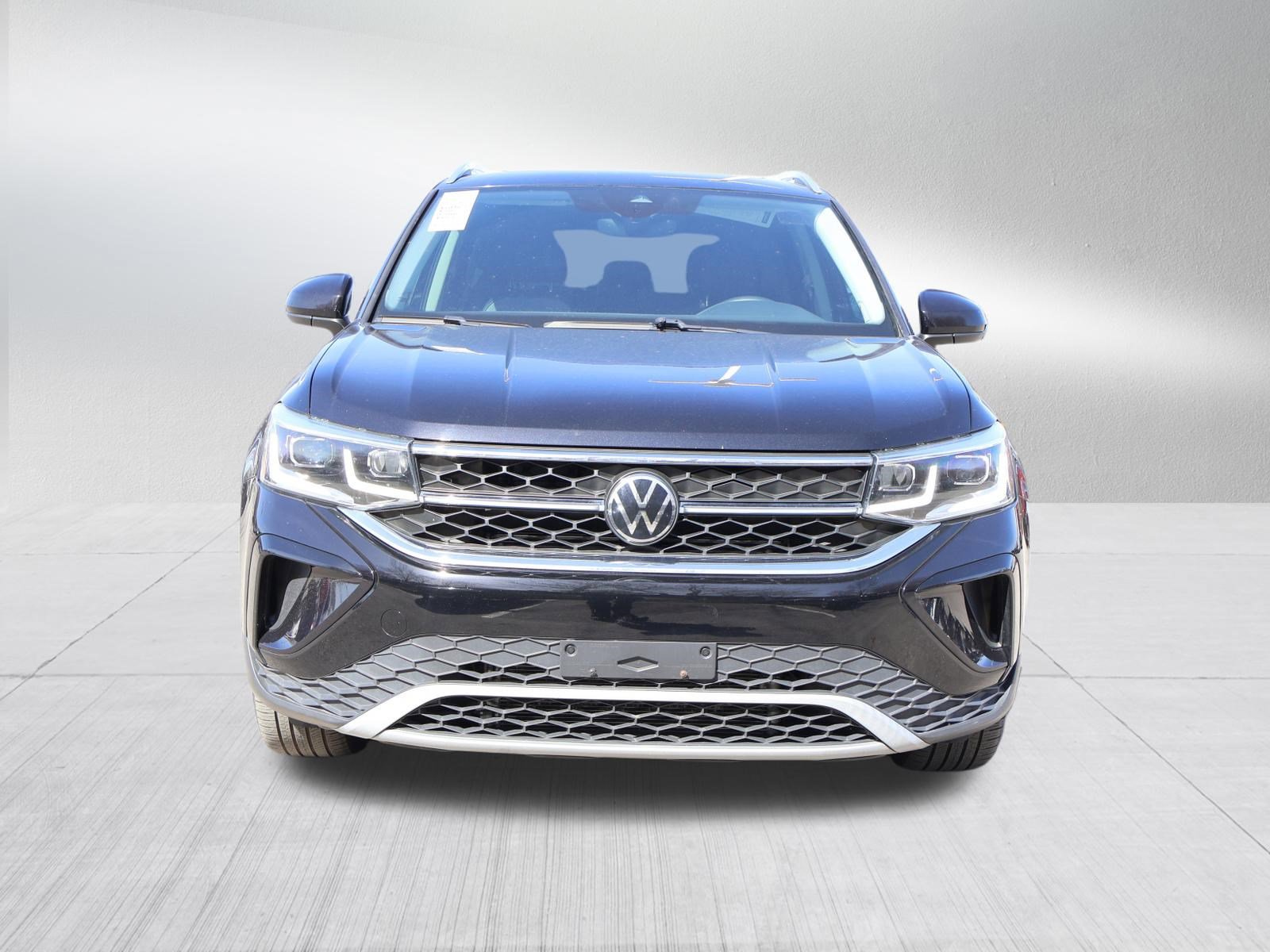 Used 2023 Volkswagen Taos SEL image 2