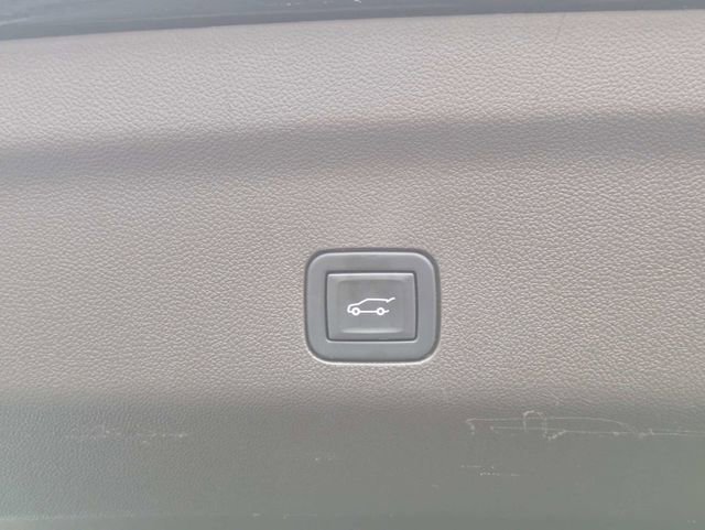 Used 2023 Chevrolet Tahoe Z71 w/ Luxury Package AWD/4WD image 14