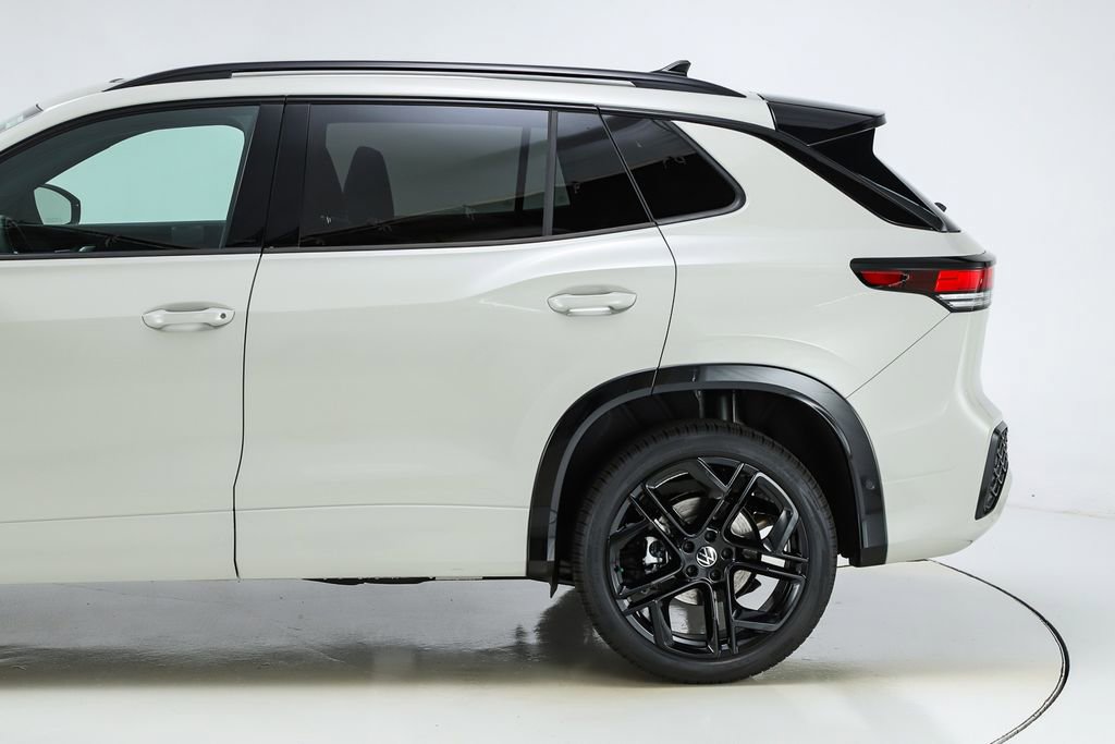 New 2026 Volkswagen Tiguan SE R-Line image 4