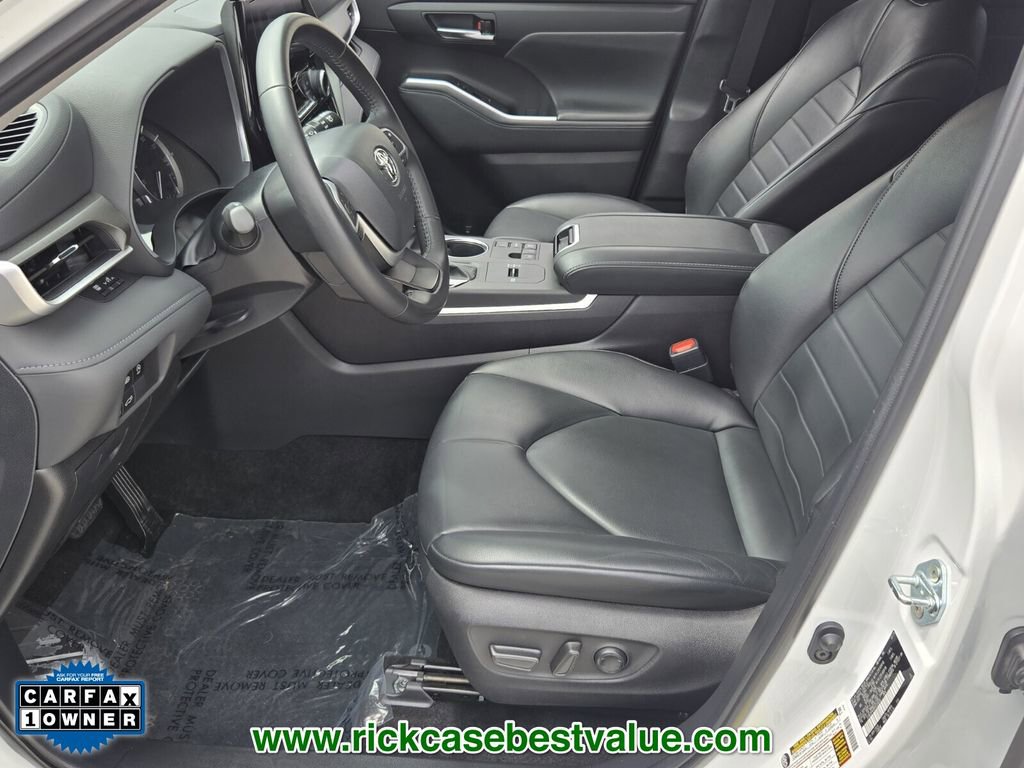 Used 2024 Toyota Highlander XLE image 11