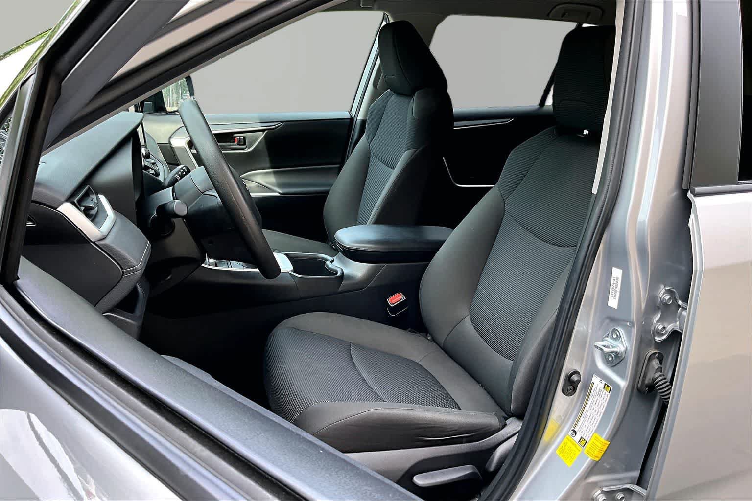 Certified 2025 Toyota RAV4 LE AWD/4WD image 8