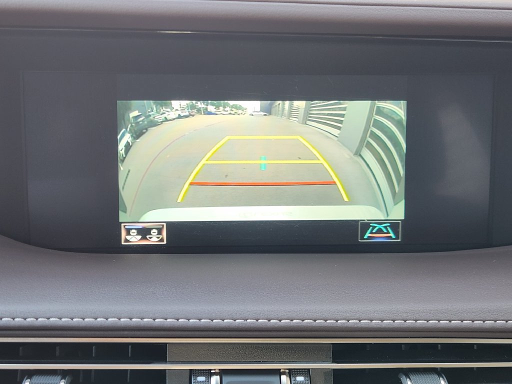 Used 2020 Lexus LS 500 w/ Accessory Package (Z2) RWD image 17