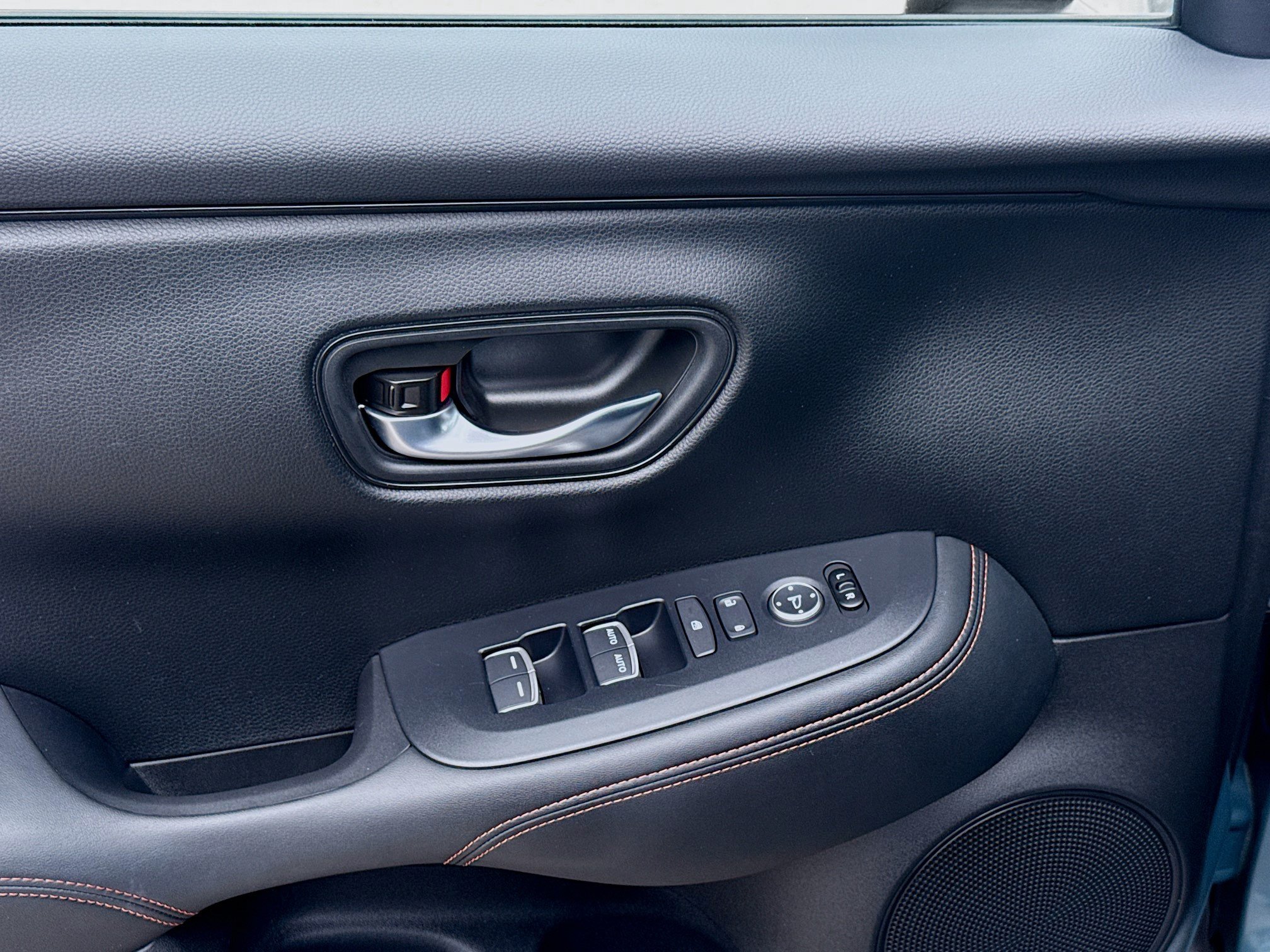 Certified 2025 Honda HR-V Sport image 16