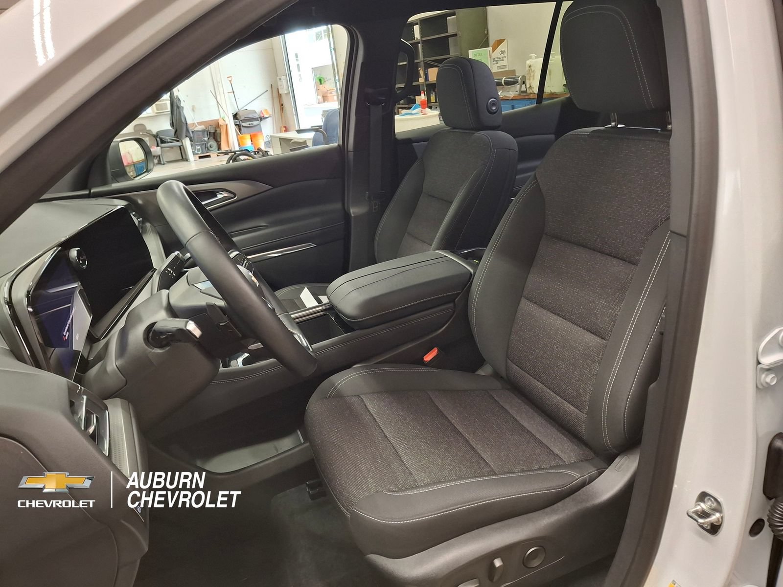 Used 2025 Chevrolet Traverse LT w/ Driver Confidence Package FWD image 16