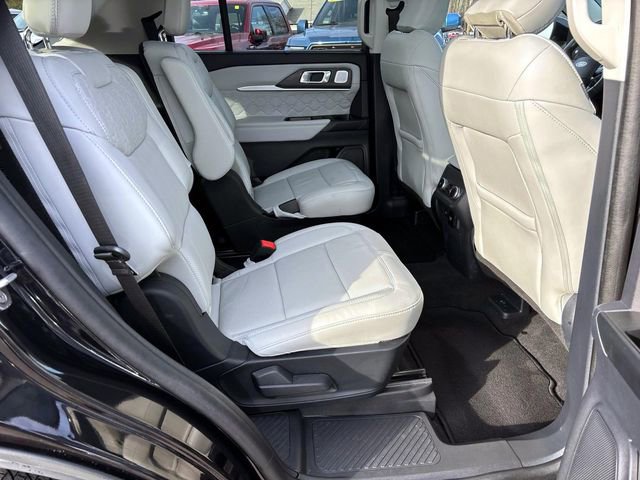 Used 2025 Ford Explorer Platinum w/ Ultimate Package image 18