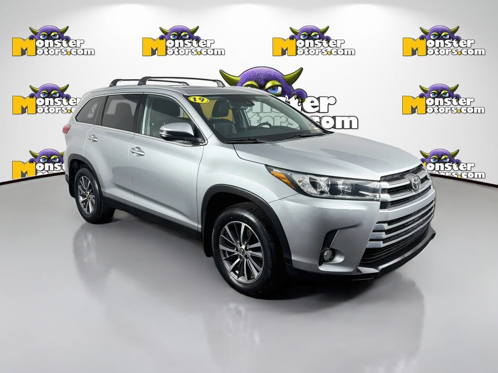 Used 2019 Toyota Highlander XLE AWD/4WD image 3