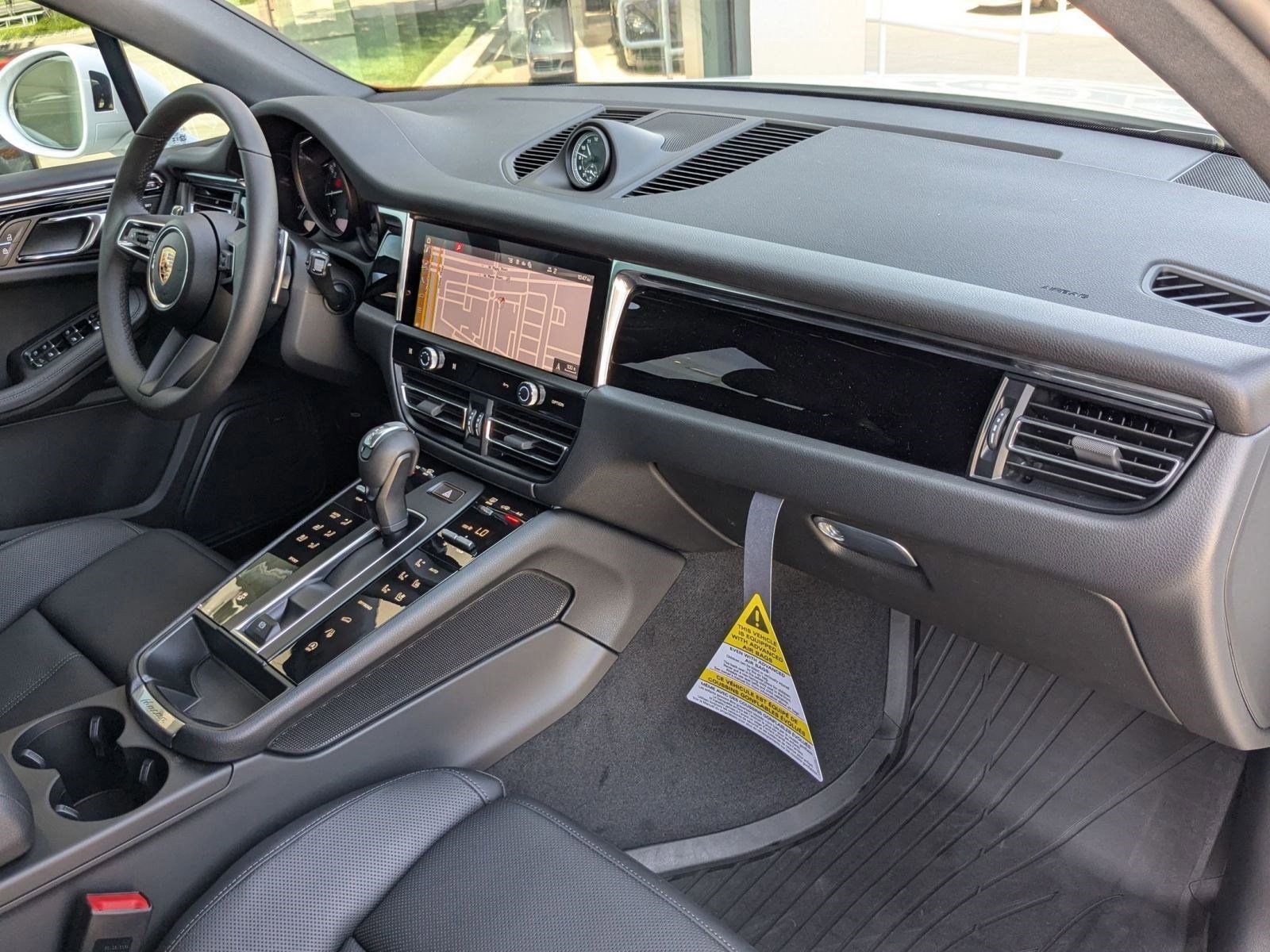 Certified 2025 Porsche Macan image 26