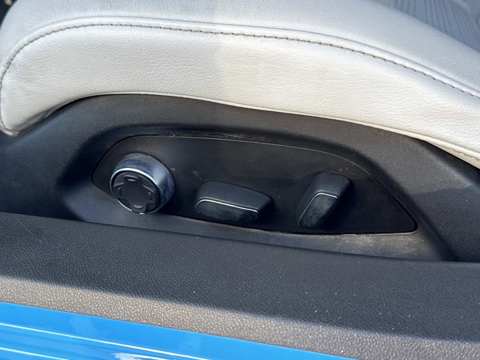 Used 2021 Chevrolet Corvette Stingray Premium Conv w/ Z51 Performance Package image 21