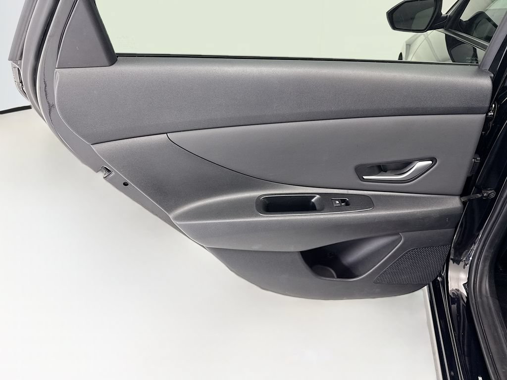 Used 2023 Hyundai Elantra SEL w/ Convenience Package FWD image 25