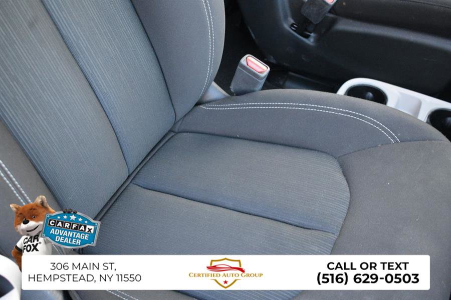 Used 2024 Chrysler Voyager LX image 23