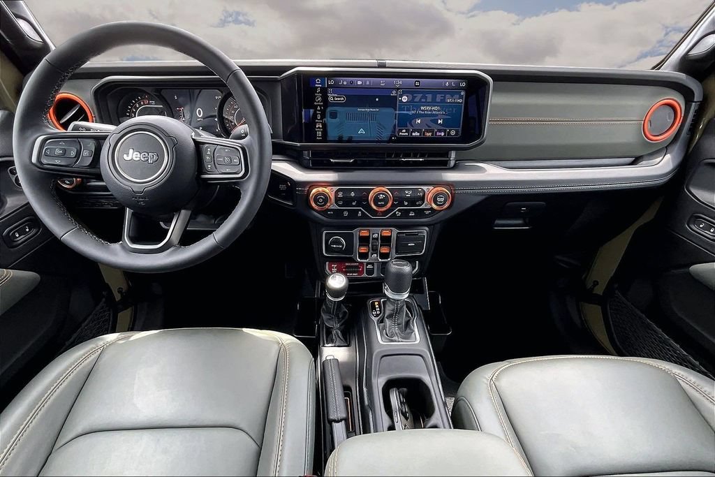 Used 2025 Jeep Gladiator Mojave AWD/4WD image 8