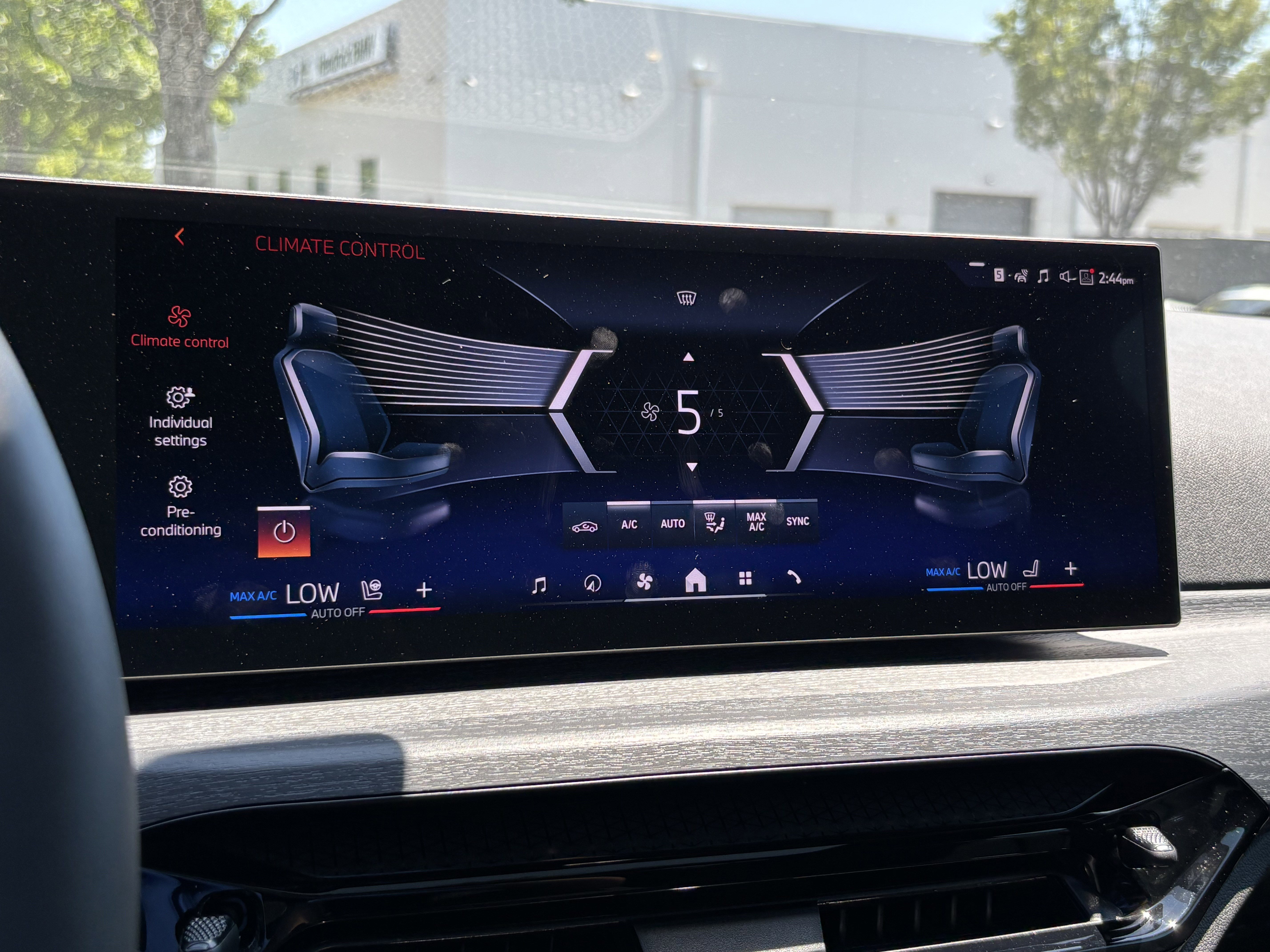 Certified 2025 BMW 230i Coupe w/ M Sport Package image 32