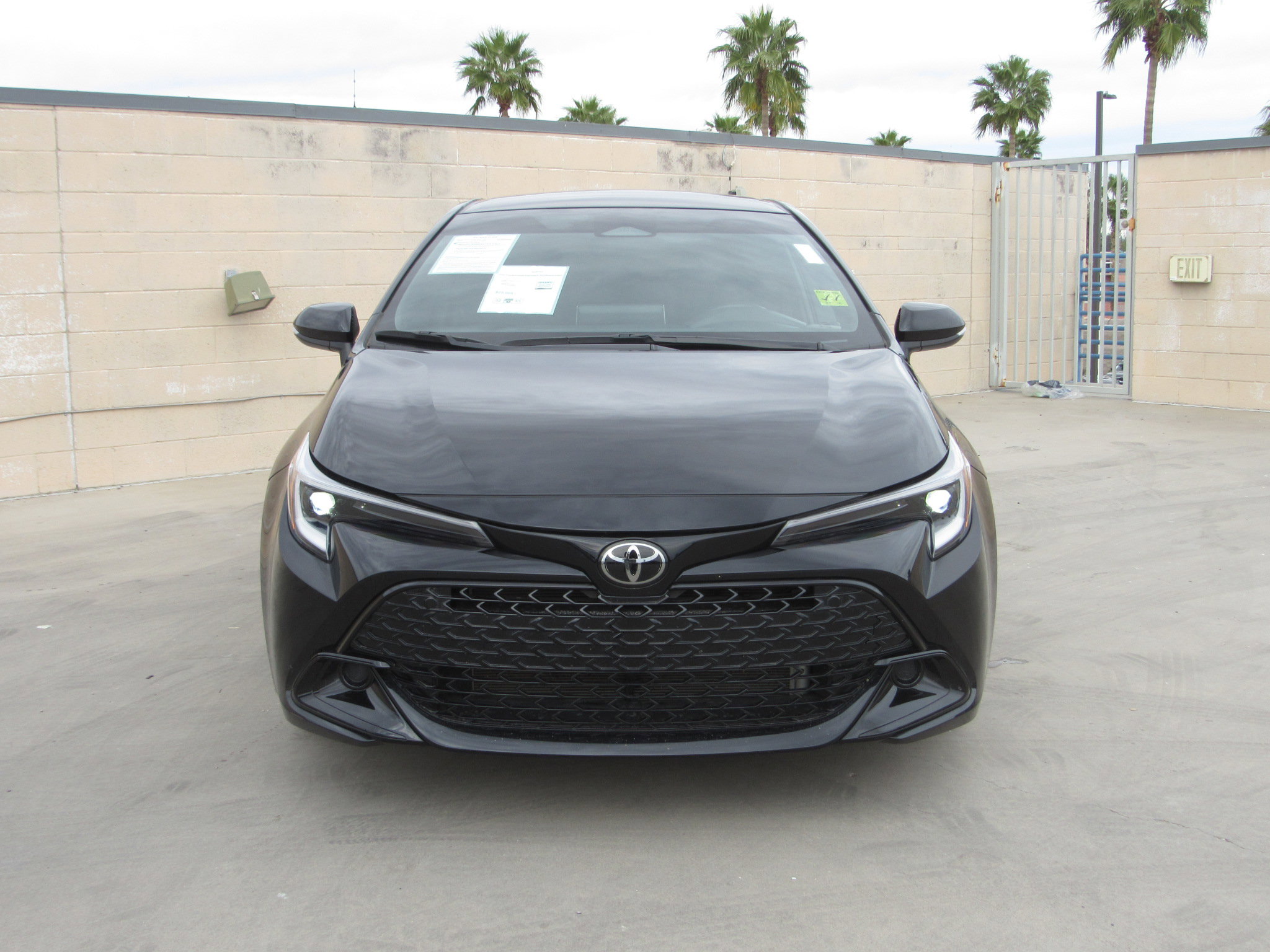 Used 2025 Toyota Corolla SE w/ SE Package image 3