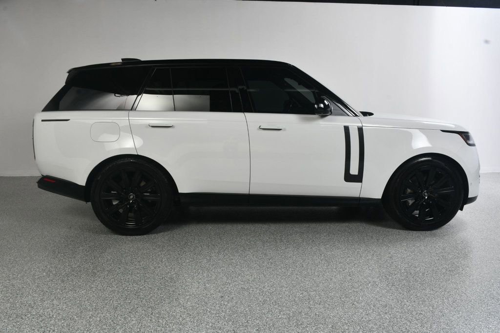 Used 2023 Land Rover Range Rover SE image 4
