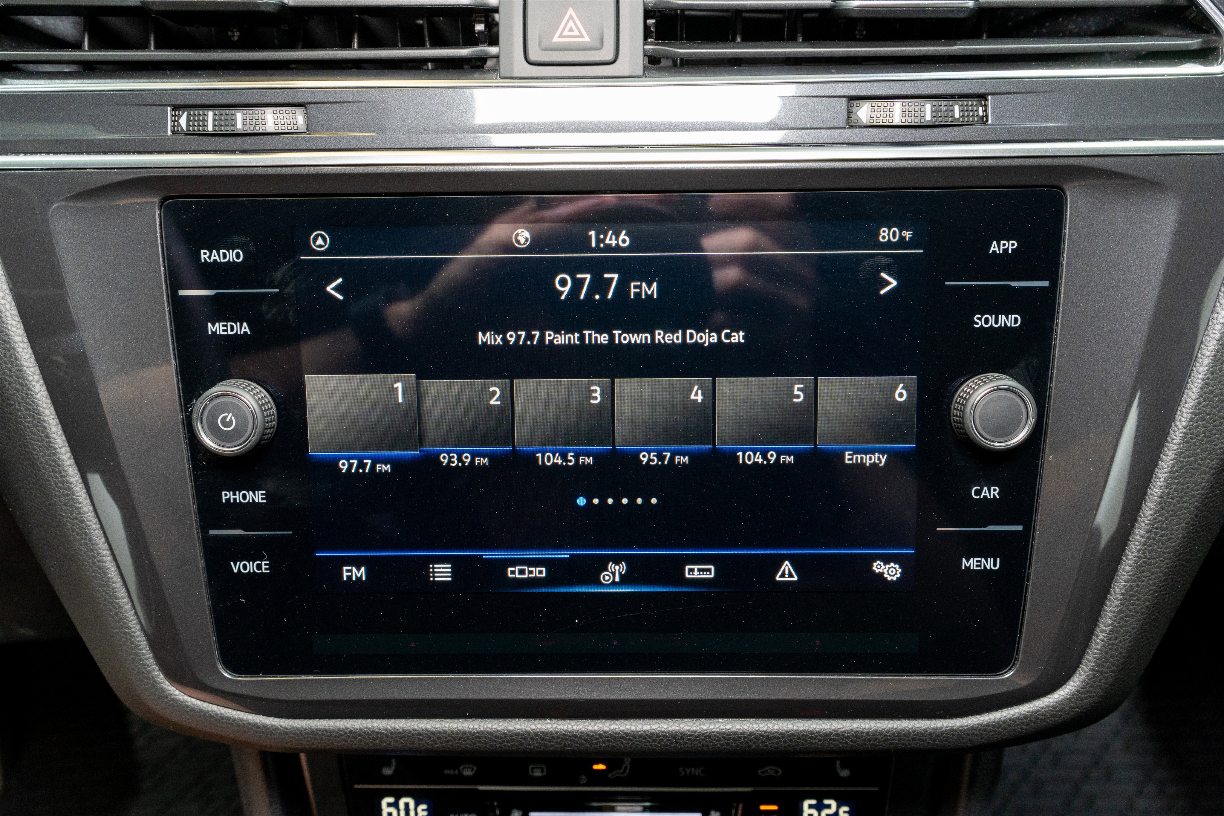 Used 2023 Volkswagen Tiguan SE R-Line image 17