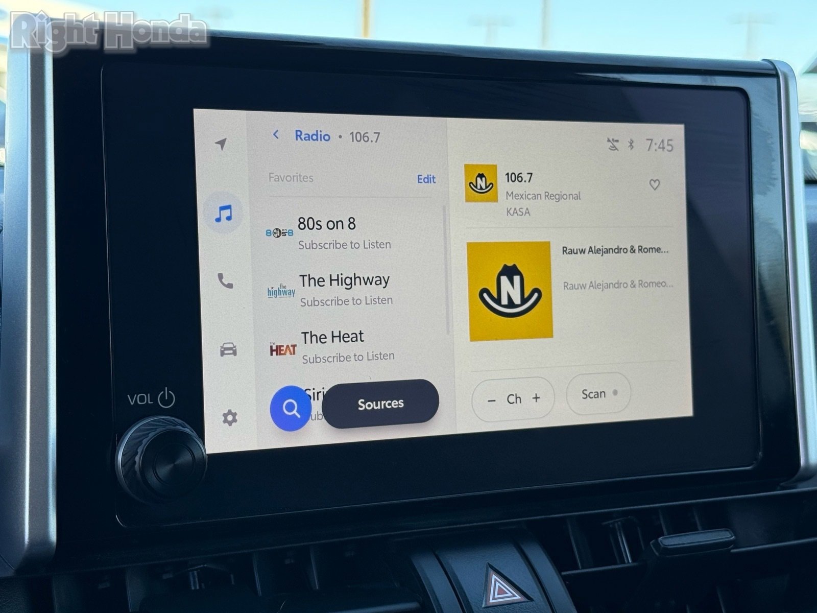 Used 2025 Toyota RAV4 XLE image 20