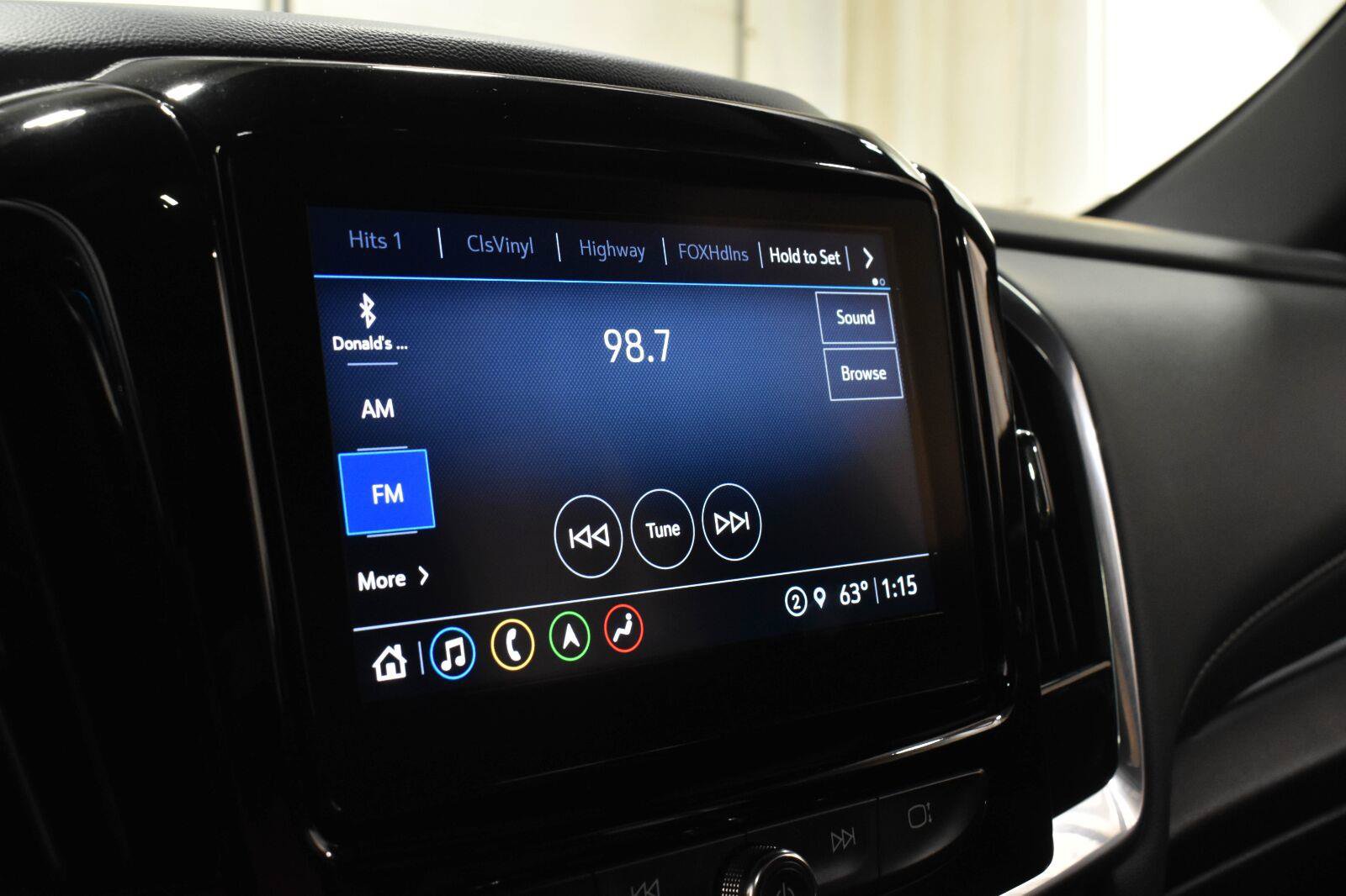 Used 2023 Chevrolet Traverse LT w/ LT Premium Package AWD/4WD image 17