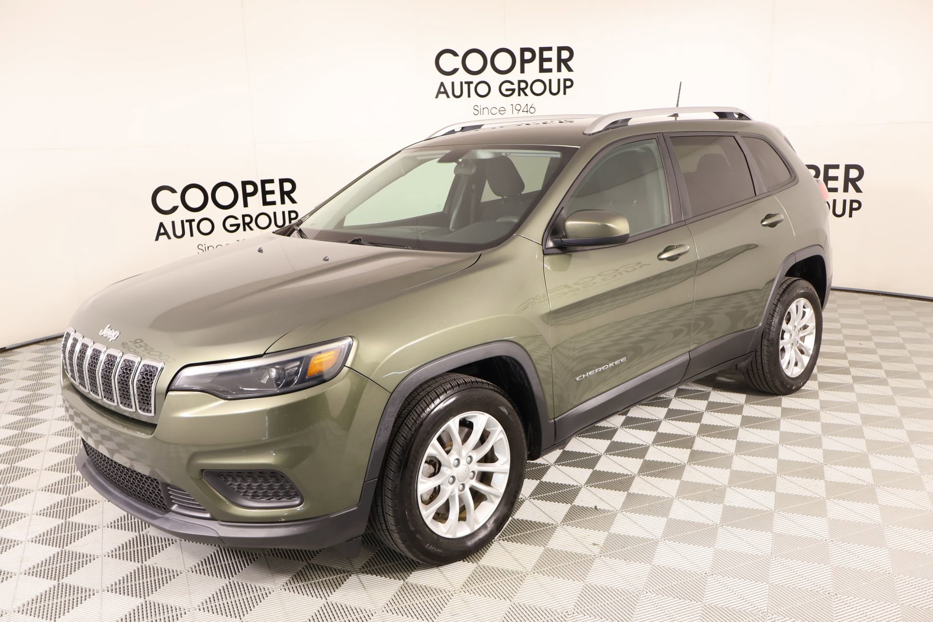 Used 2020 Jeep Cherokee Latitude FWD image 9