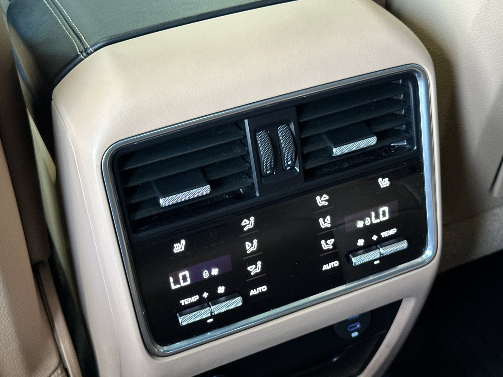Used 2020 Porsche Cayenne Turbo AWD/4WD image 13