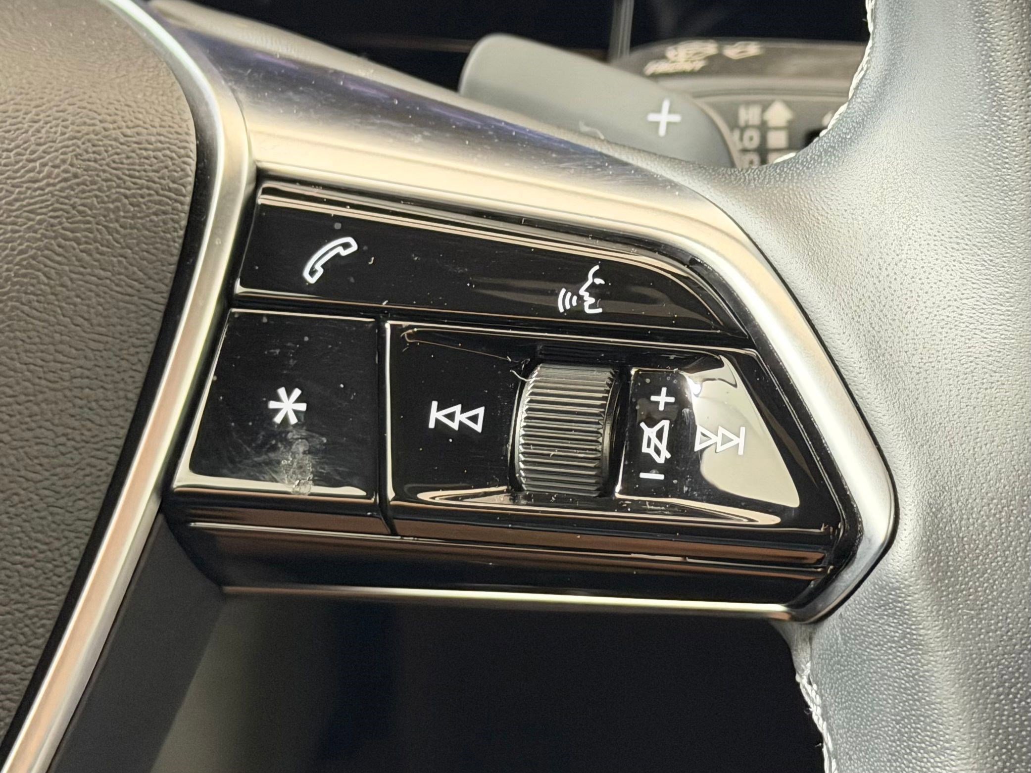 Used 2024 Audi Q8 e-tron Premium Plus w/ Premium Plus Package image 29