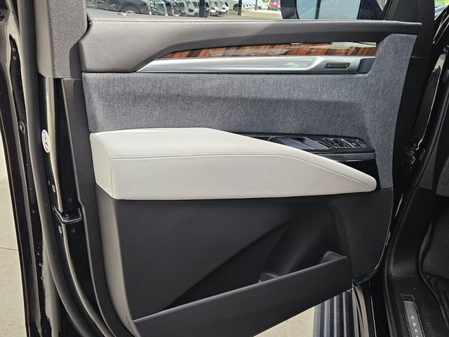 Certified 2026 Cadillac Escalade ESV Platinum Sport w/ LPO, ONYX Package AWD/4WD image 23