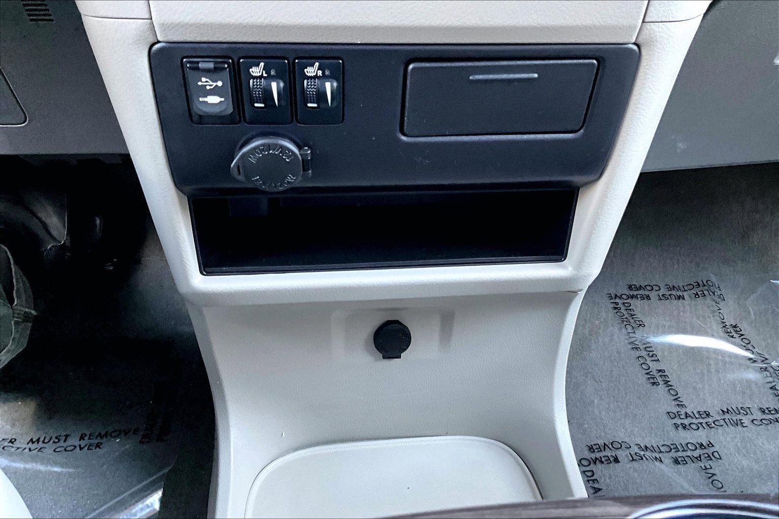 Used 2017 Toyota Sienna XLE FWD image 32