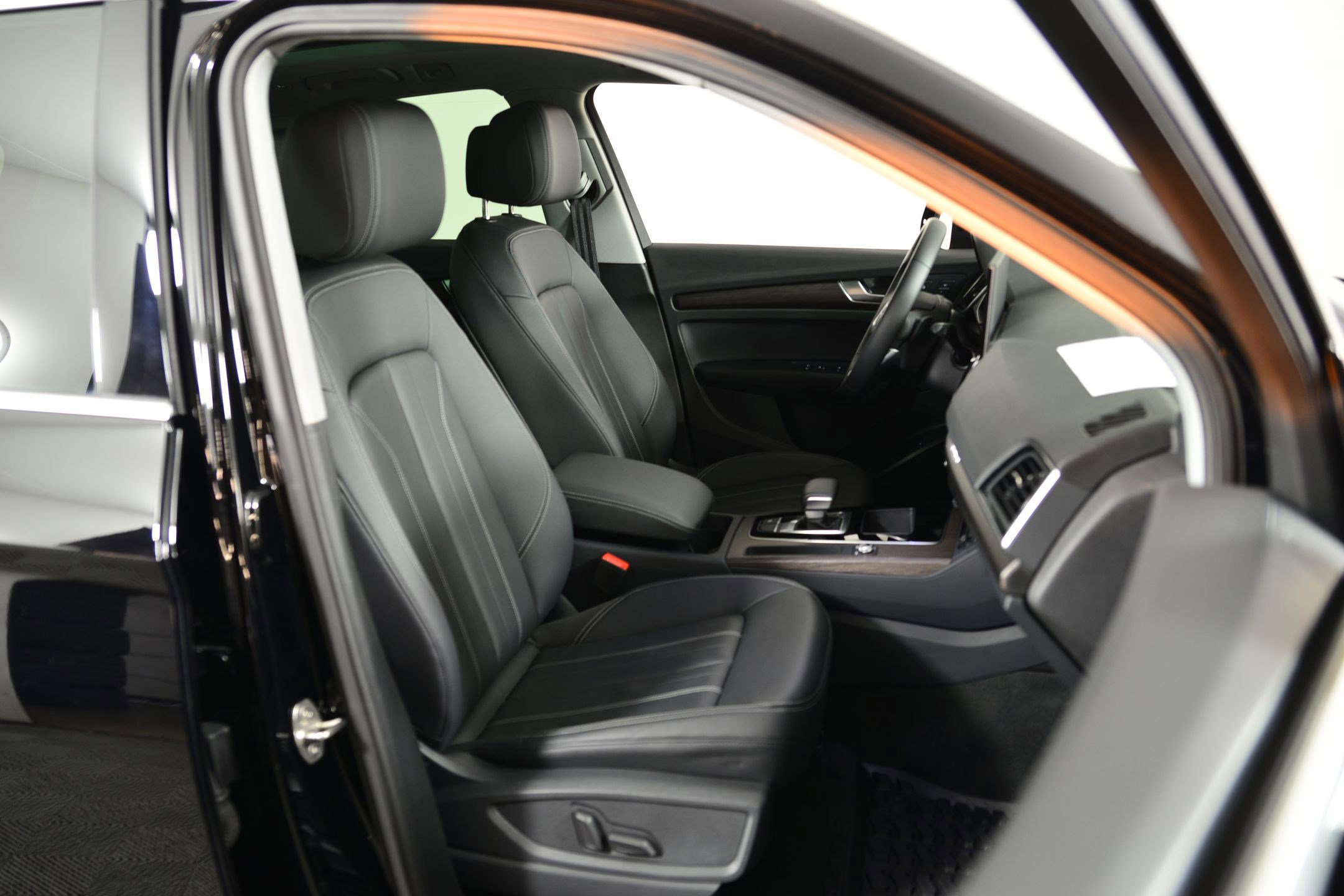 Certified 2024 Audi Q5 2.0T Premium w/ Convenience Package image 18