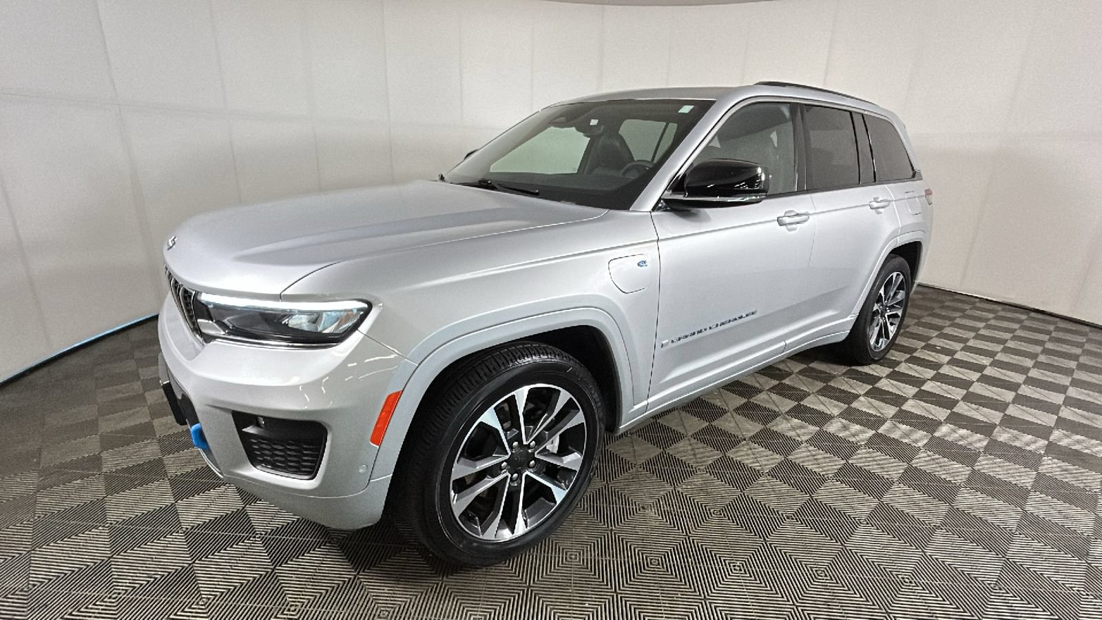 Used 2023 Jeep Grand Cherokee Overland AWD/4WD image 7