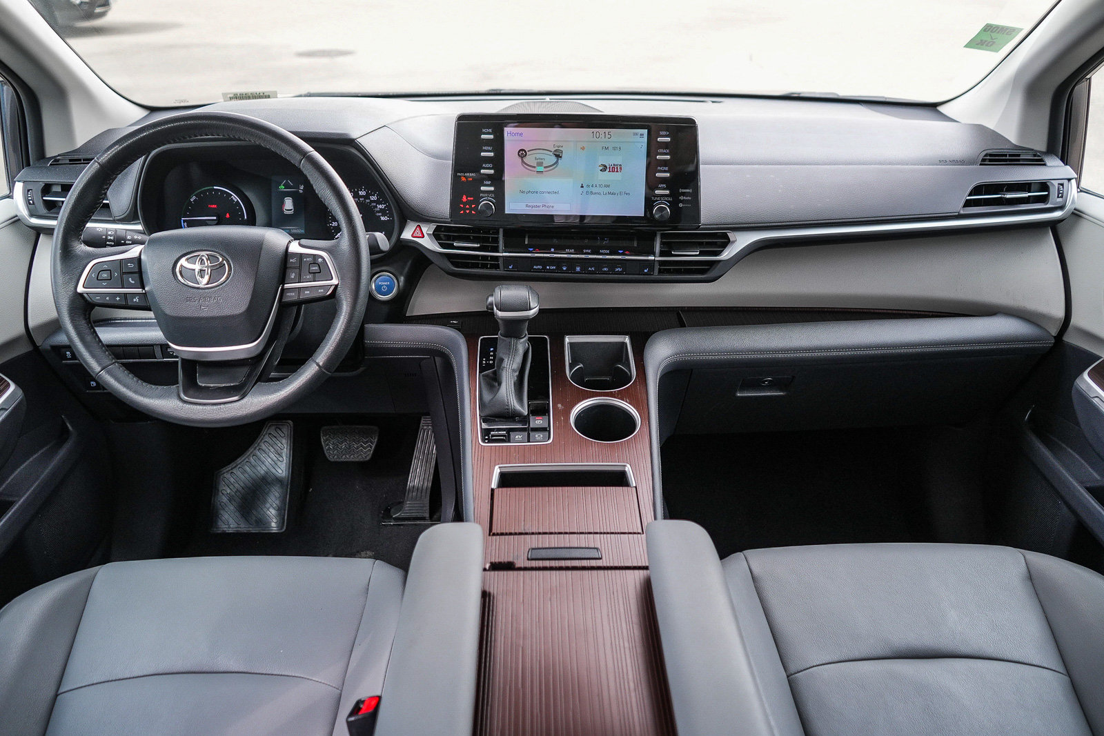 Used 2024 Toyota Sienna XLE FWD image 12