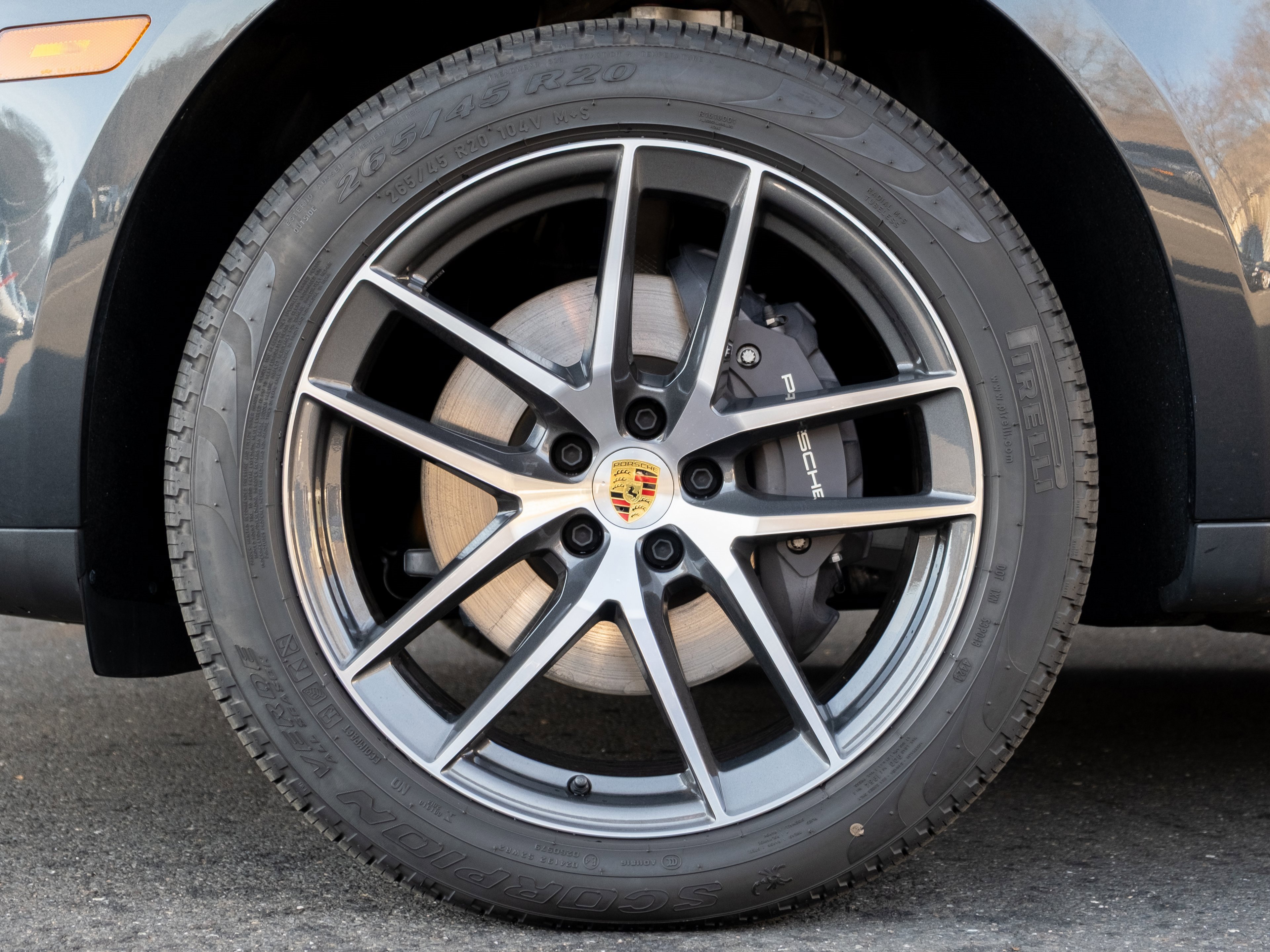 Certified 2025 Porsche Macan image 12